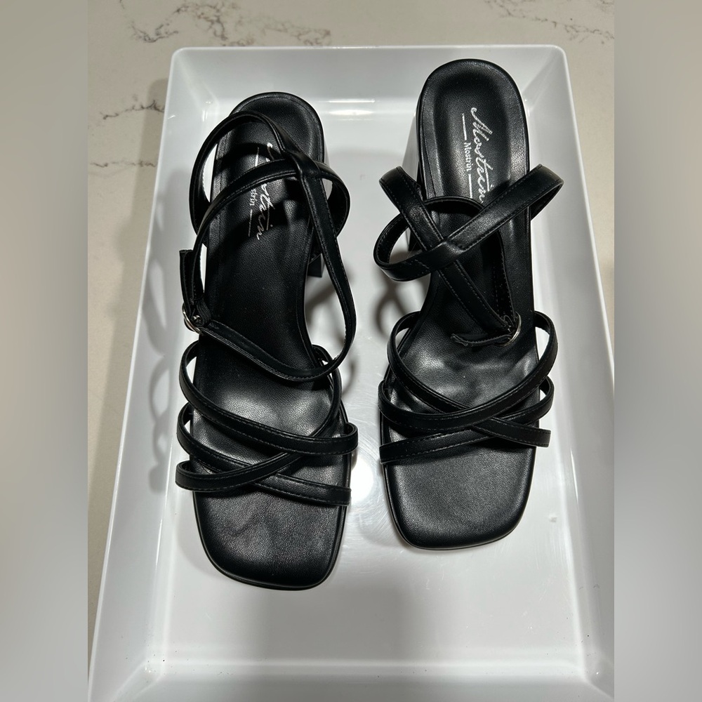 NEW Black Mostrin Strappy Ankle Straps Chunky Comfortable Heels 6.5